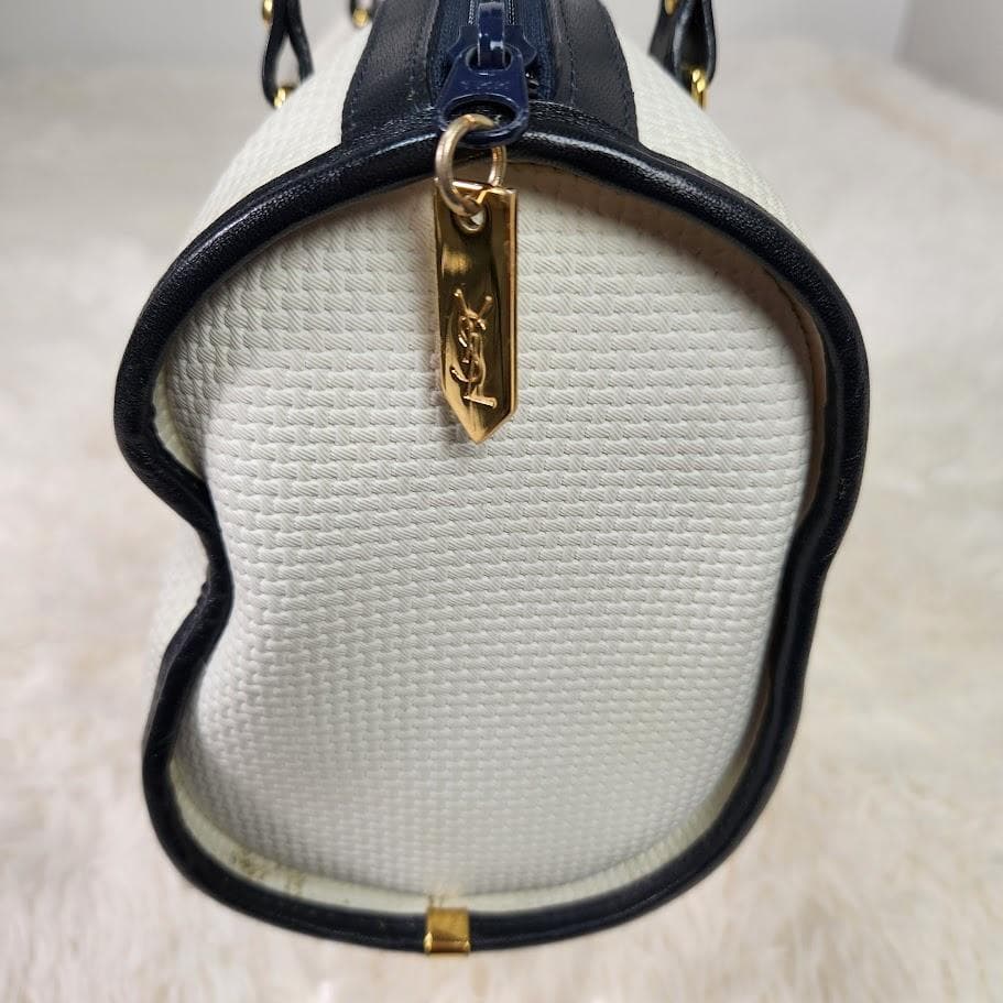 【希少】イヴサンローラン ハンドバッグ 三角ロゴ ホワイト 筒形