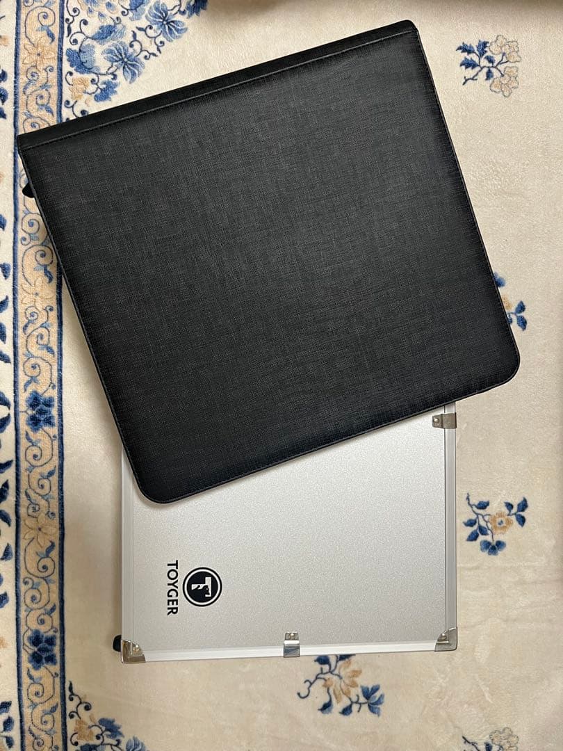 TOYGER アタッシュケース（シルバー） &カードバインダー