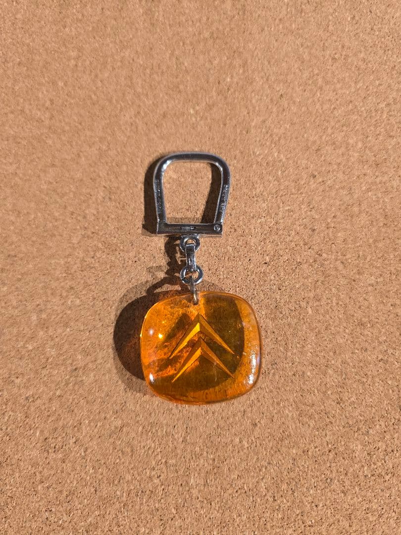 希少ブルボンキーホルダー シトロエンダブルシェブロンのブロンズ色