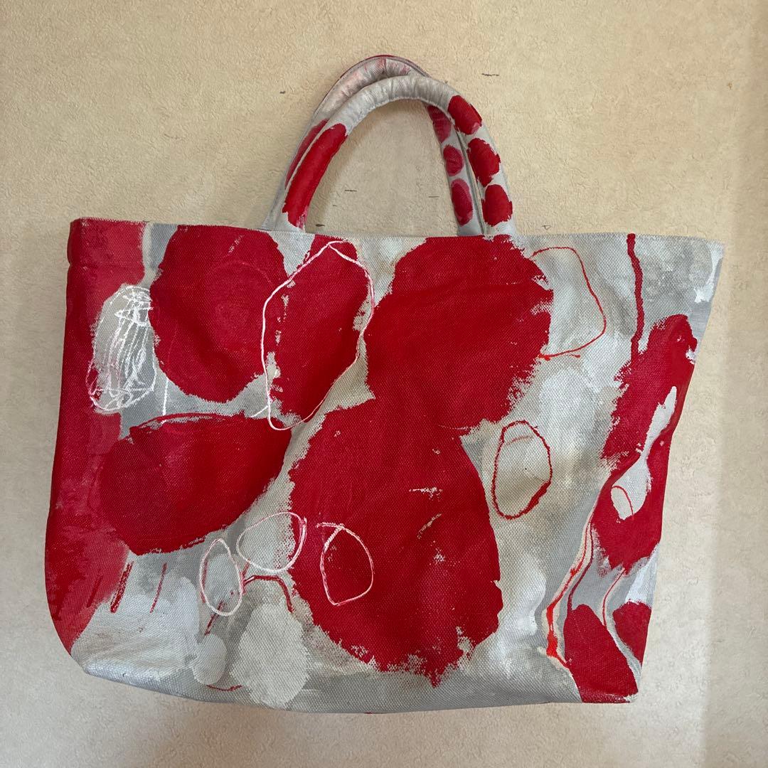 赤と白の抽象トートバッグ（ラファエル・ナバス）