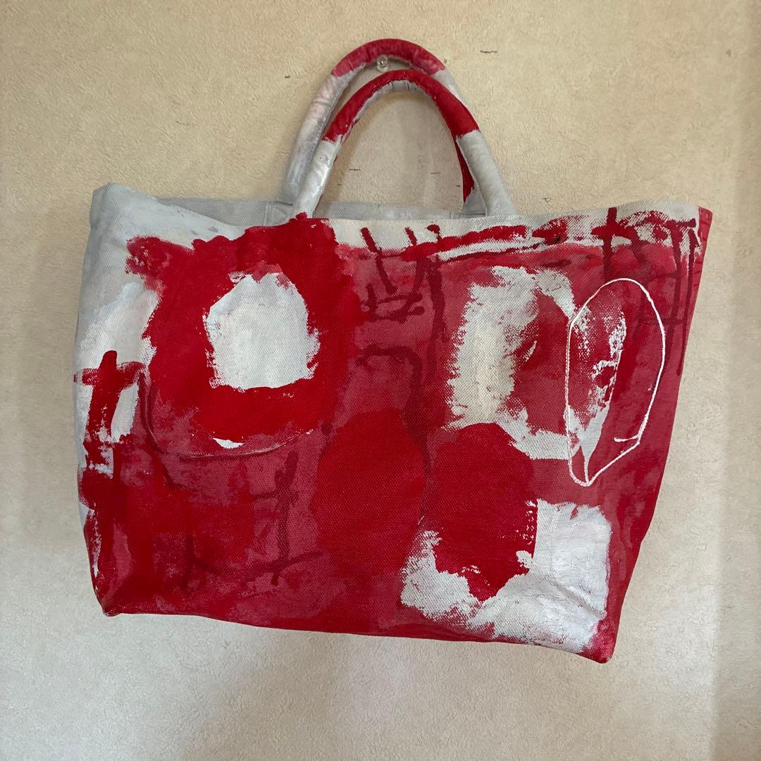赤と白の抽象トートバッグ（ラファエル・ナバス）