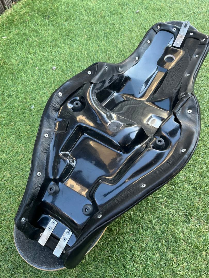 MOTOR ROCK レザーシート スポーツスター '04-'09モデル