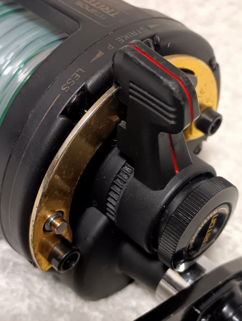 シマノトリトンTLD2000Lレバードラグ両軸リール