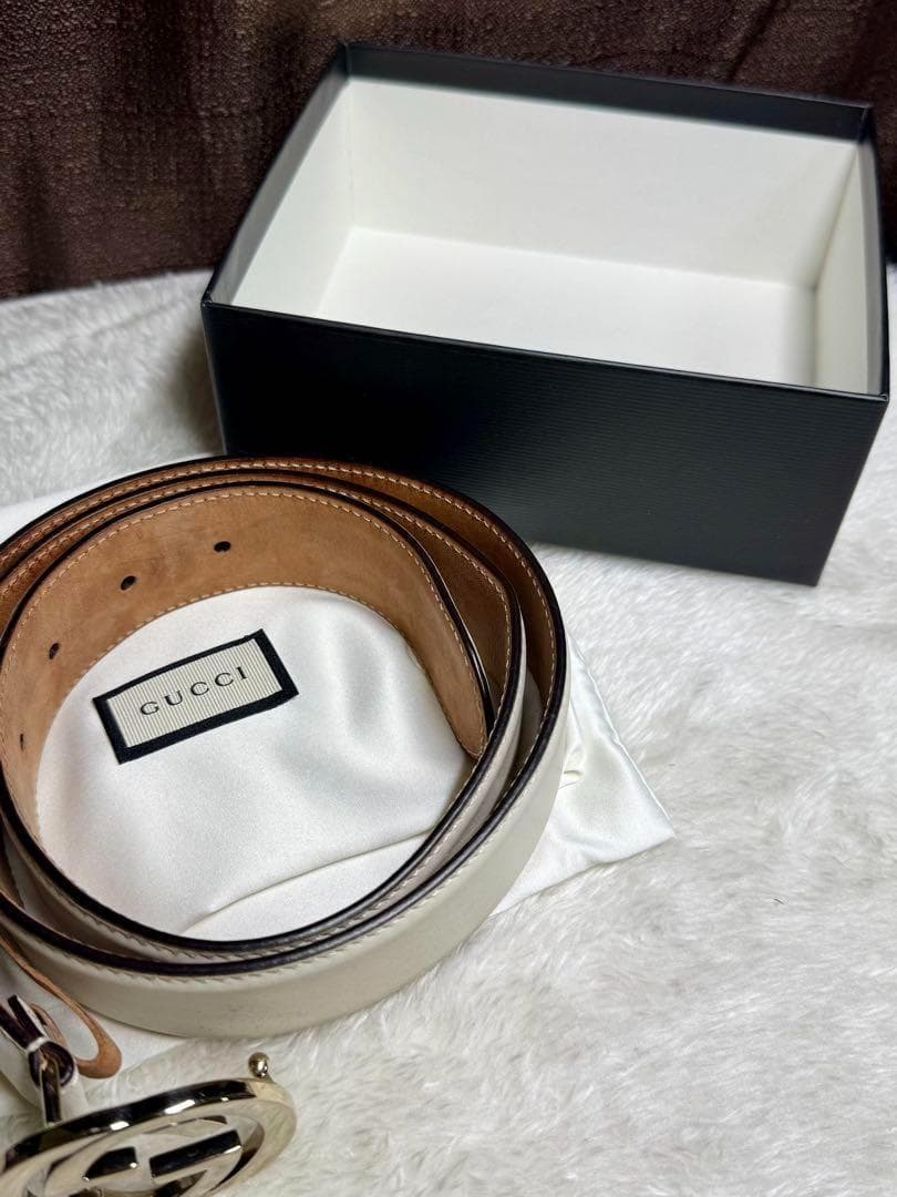GUCCI ホワイトレザー GGロゴバックルベルト