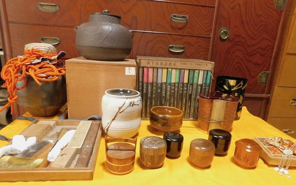お茶道具まとめての1部・茶釜です