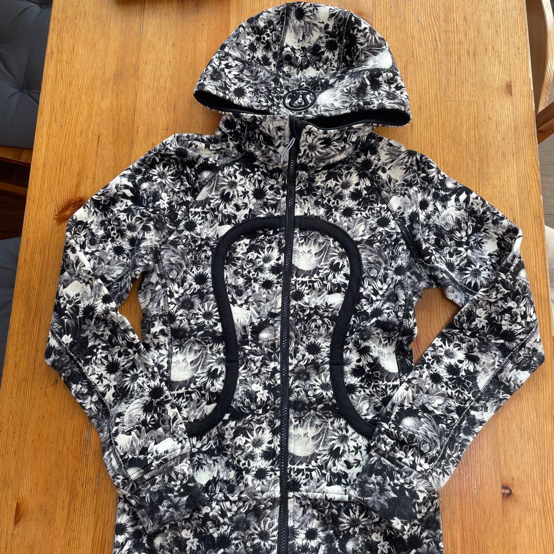 ルルレモン フルジップパーカー