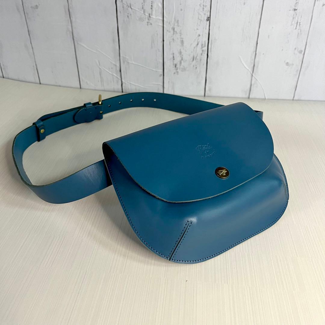 IL BISONTE カウハイド レザー ボディバック　ウエストバッグ　ブルー