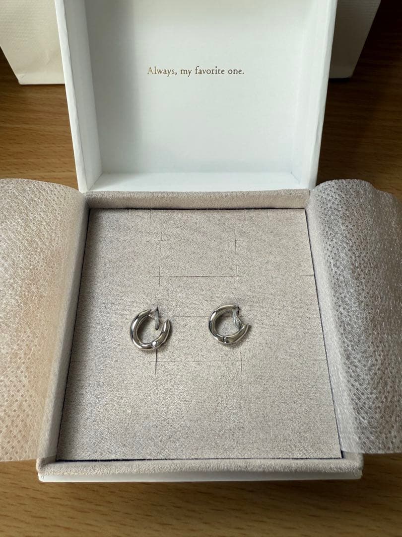 ete シルバーチャンキーハグピアス