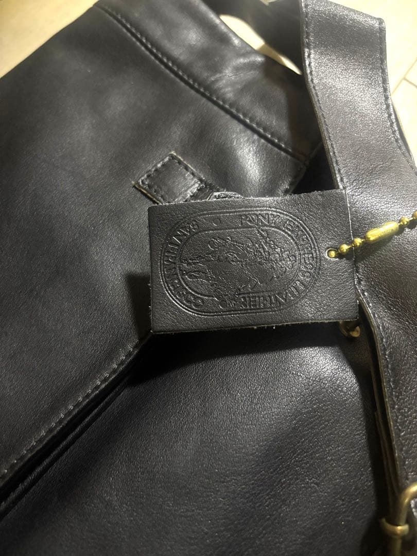 美品　未使用✩︎レザー　ブラックレザーショルダーバッグ