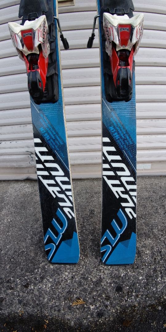 Nokian スキー板 青と黒 バインディング付き