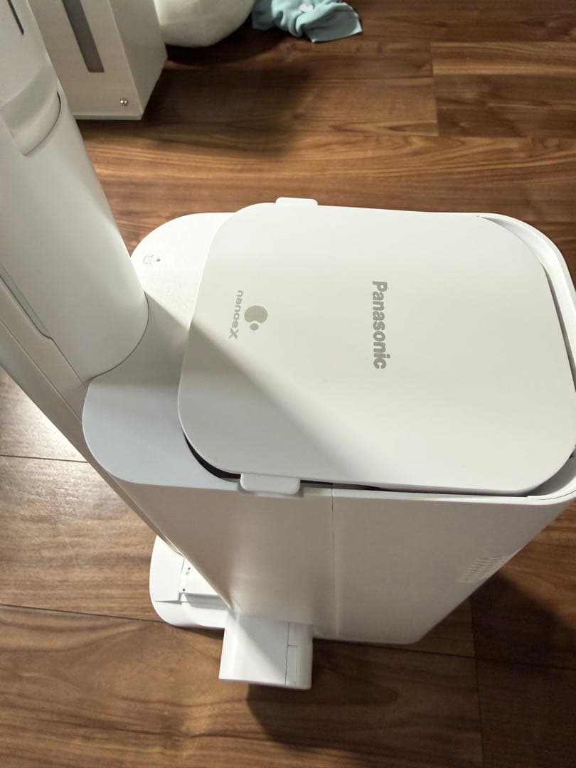 売り切り　Panasonic スティッククリーナー MC–NS100K