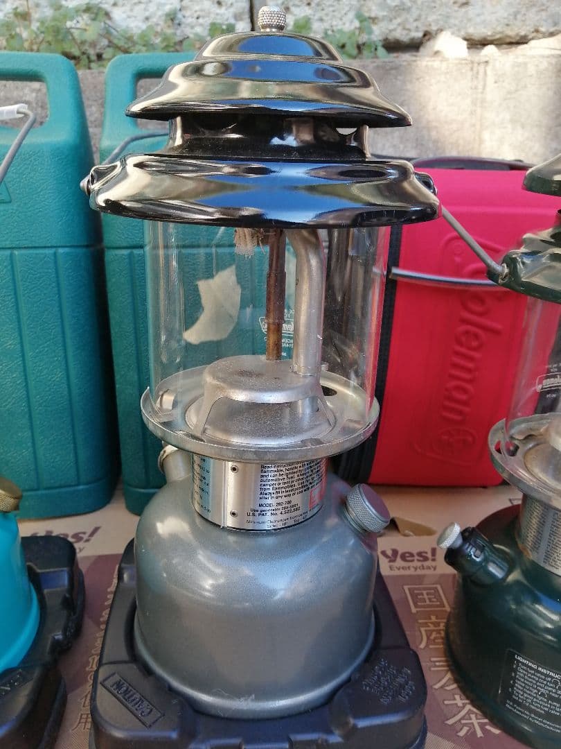 Colemanのランタン3台セット+おまけ2点です