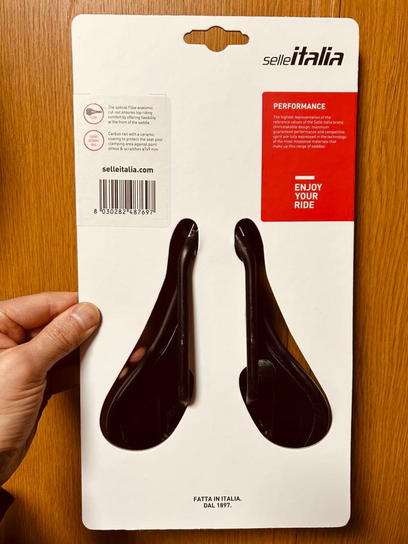 SLR Kit Carbonio Flow サドル Lサイズ ブラック
