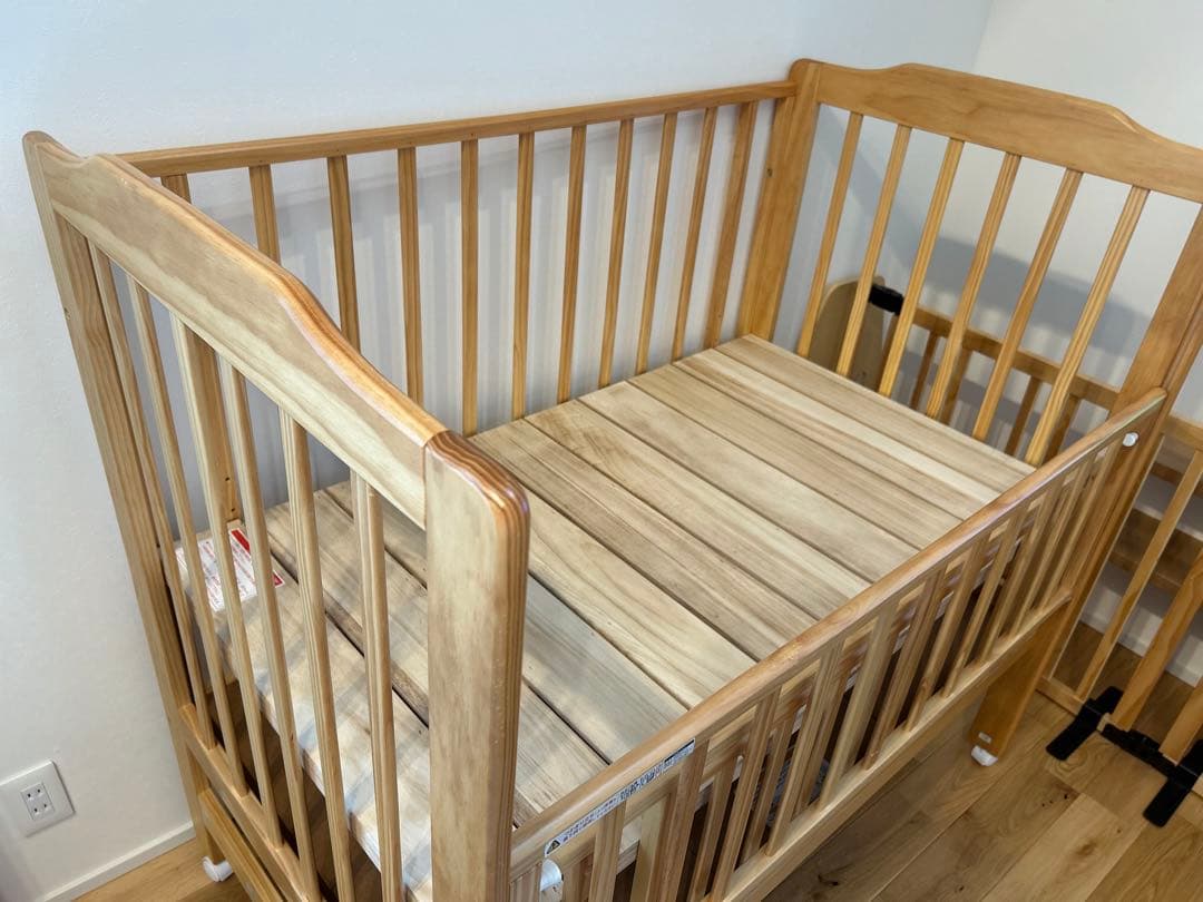 カトージ ハイシートベビーベッド（ナチュラル）