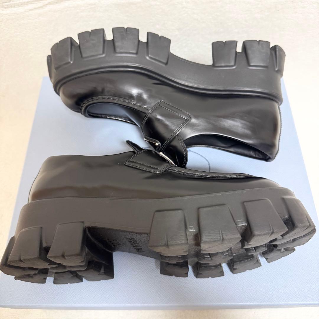 美品 プラダ ローファー モノリス 三角ロゴ ブラッシュドレザー 厚底 25 黒