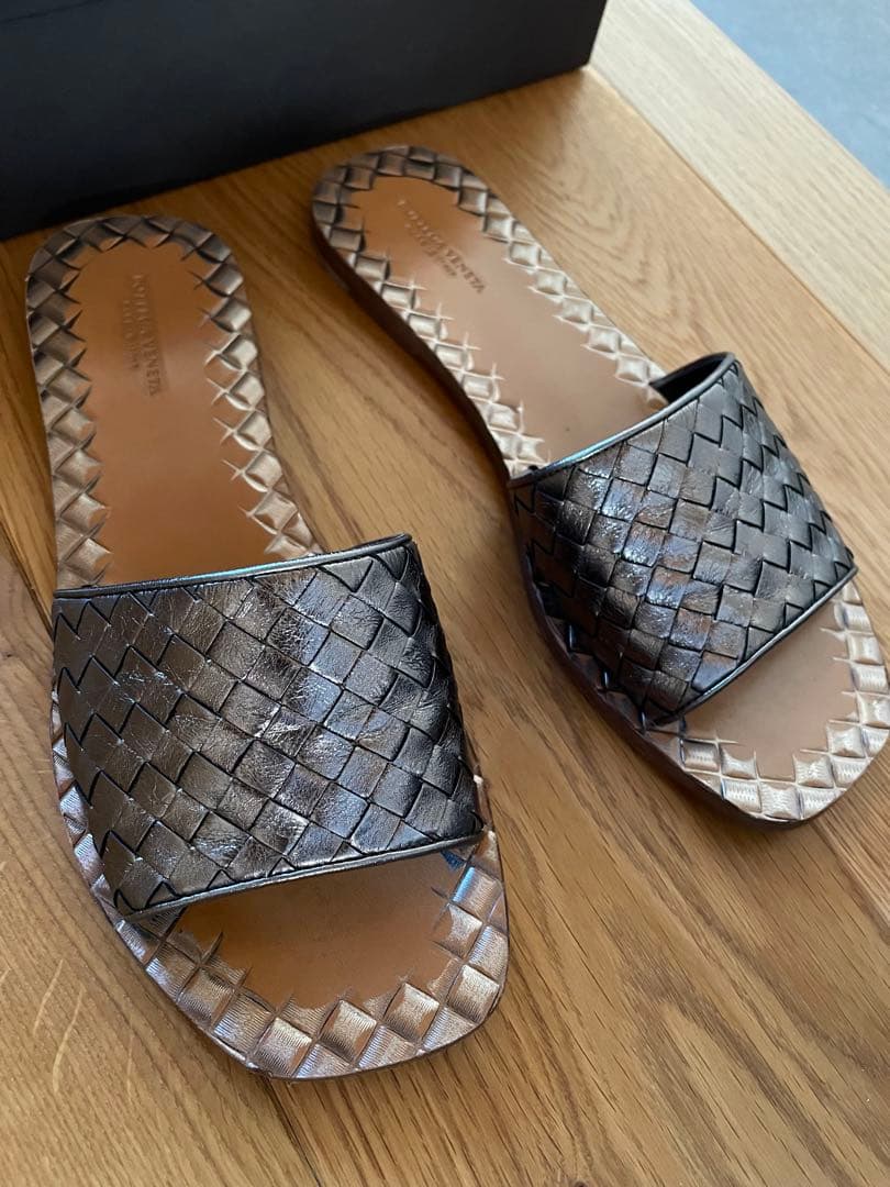 ボッテガヴェネタ　メタリックレザー　サンダル