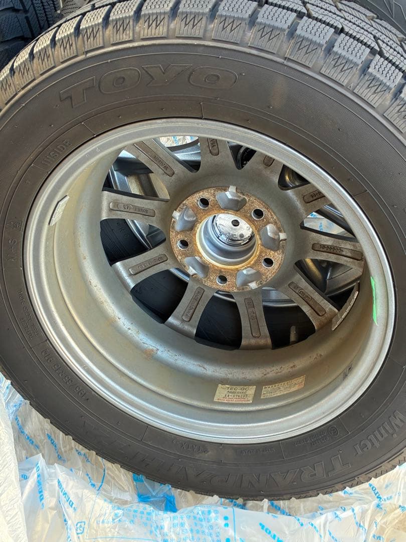 美品！送料込　スタッドレスタイヤ　ホイール付き　15インチ　2023年製　セレナ