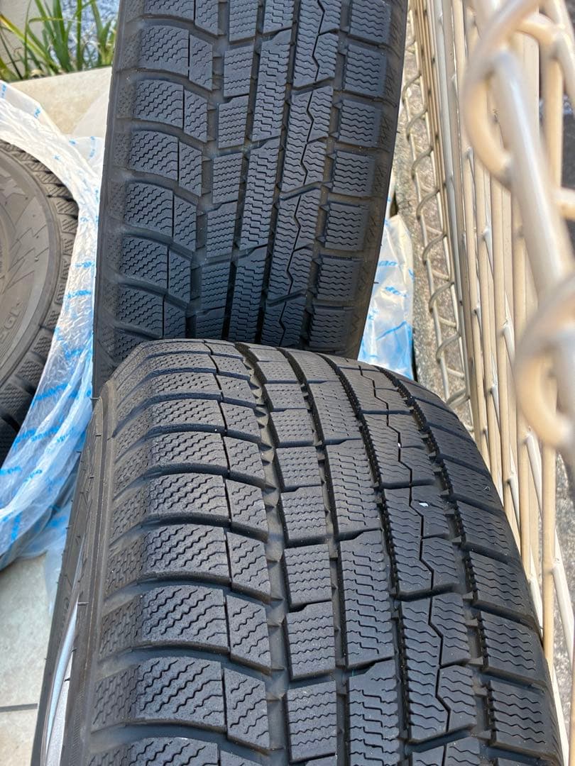 美品！送料込　スタッドレスタイヤ　ホイール付き　15インチ　2023年製　セレナ