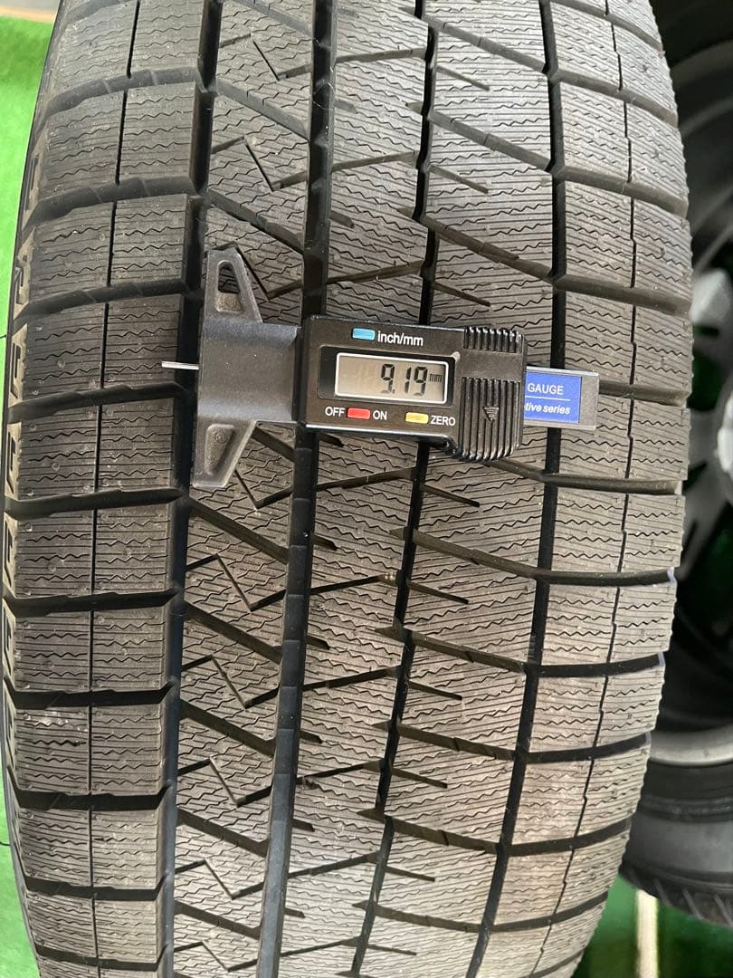 クラウンクロスオーバー　純正 19インチ 225/55R19 4本スタッドレス