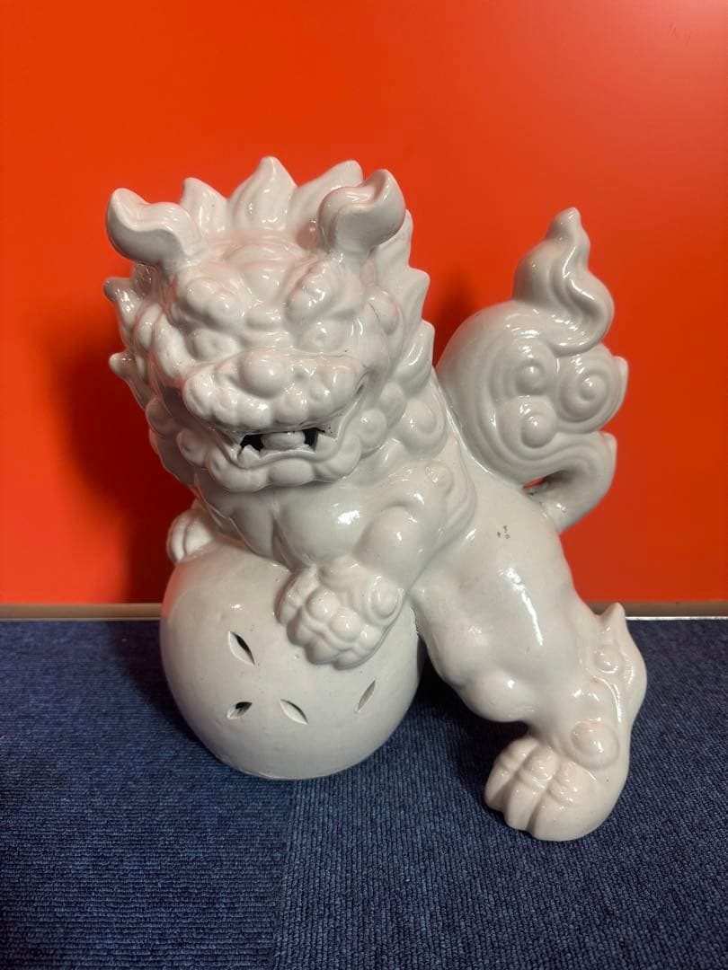 1815  九谷焼 白磁玉乗り獅子　縁起物 獅子置物 高さ約32cm  時代物