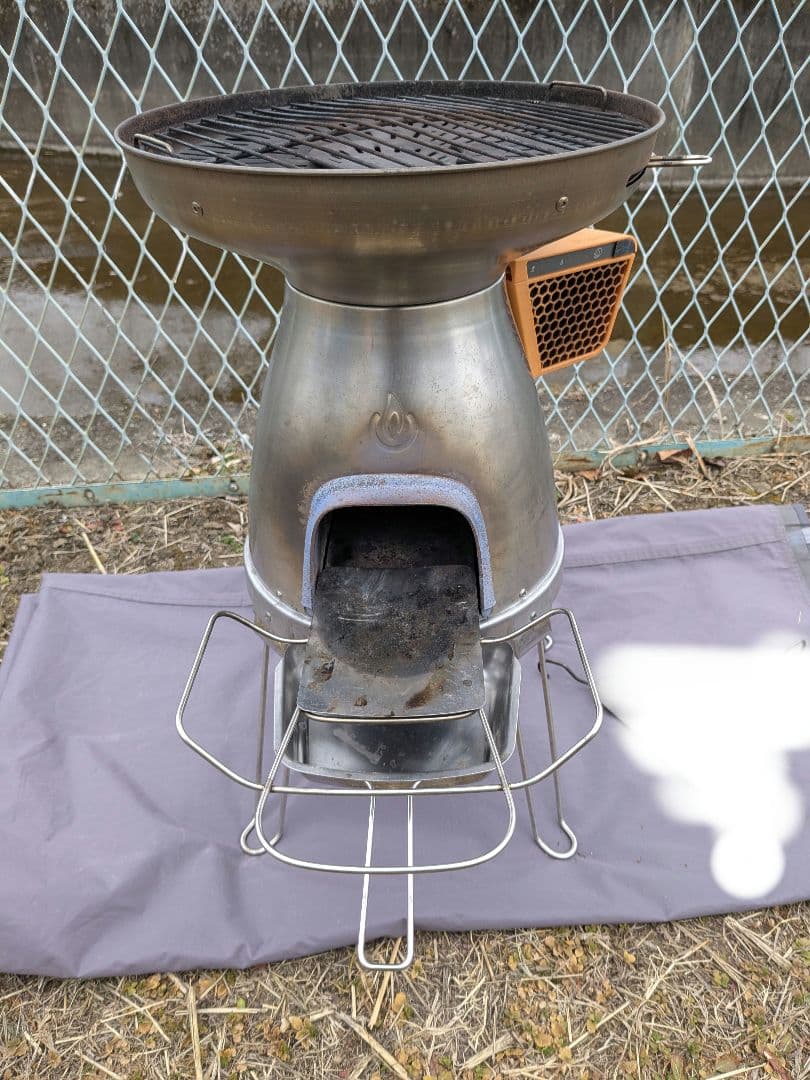 訳あり　BioLite（バイオライト）　ベースキャンプ　焚き火台　調理台