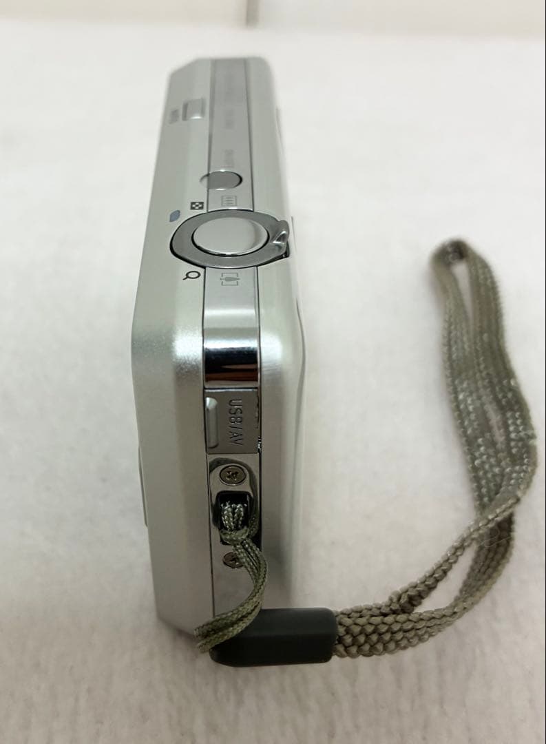 【美品】CASIO EXILIM EX-Z800 シルバー14.1メガピクセル