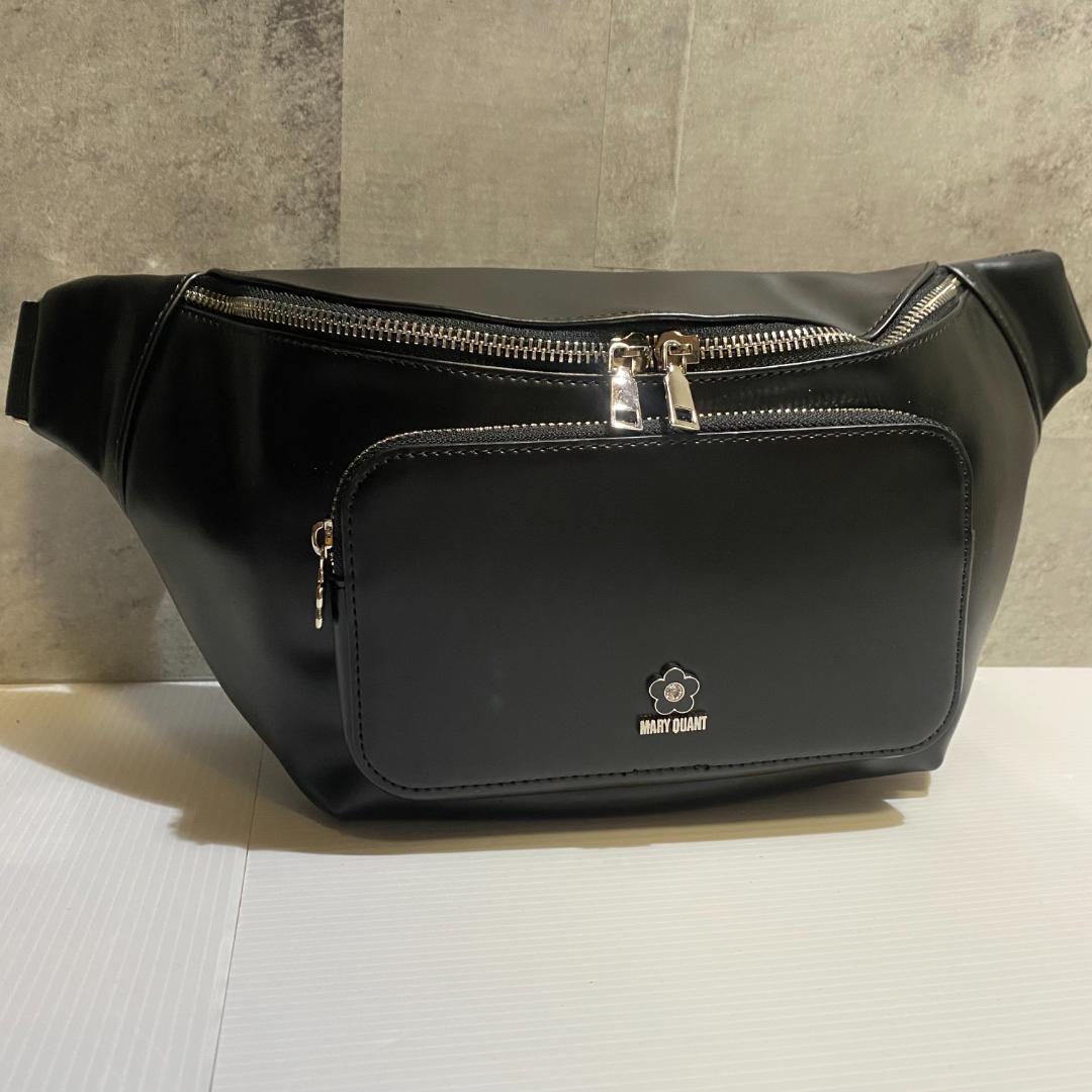 【未使用級】MARY QUANT　レザーボディバッグ