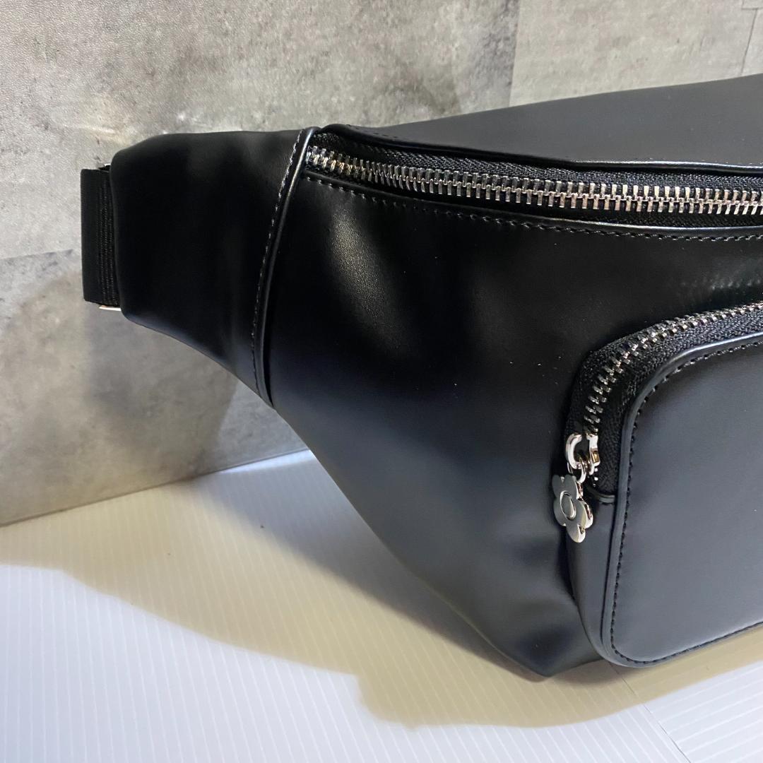 【未使用級】MARY QUANT　レザーボディバッグ