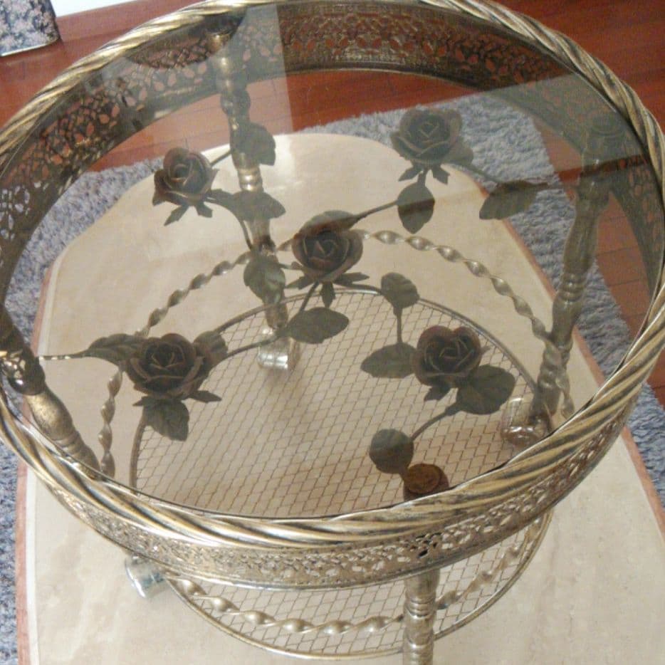 薔薇のガラステーブル