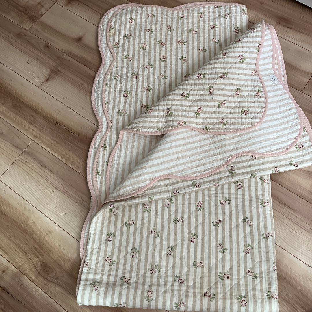 ローラアシュレイ　カーペット　ラグ　マット