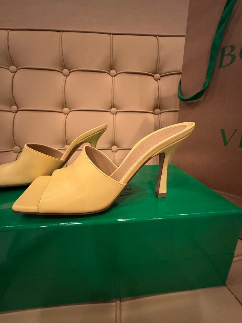 BOTTEGA VENETA イエローミュール