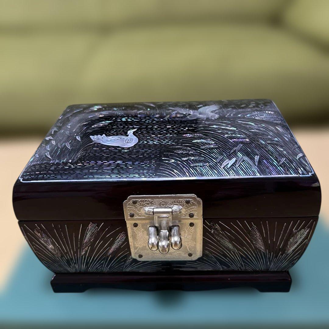 螺鈿細工　貝装飾　赤漆器　ヴィンテージ　ジュエリーボックス