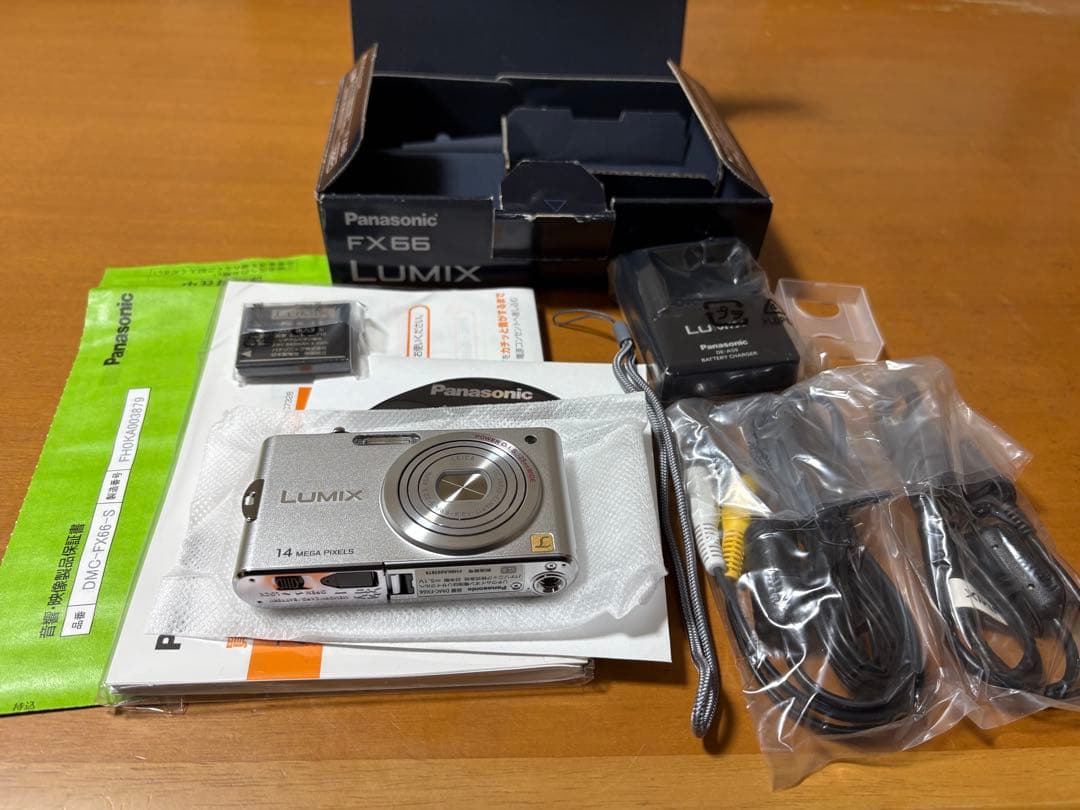Panasonic LUMIX FX66 シルバー