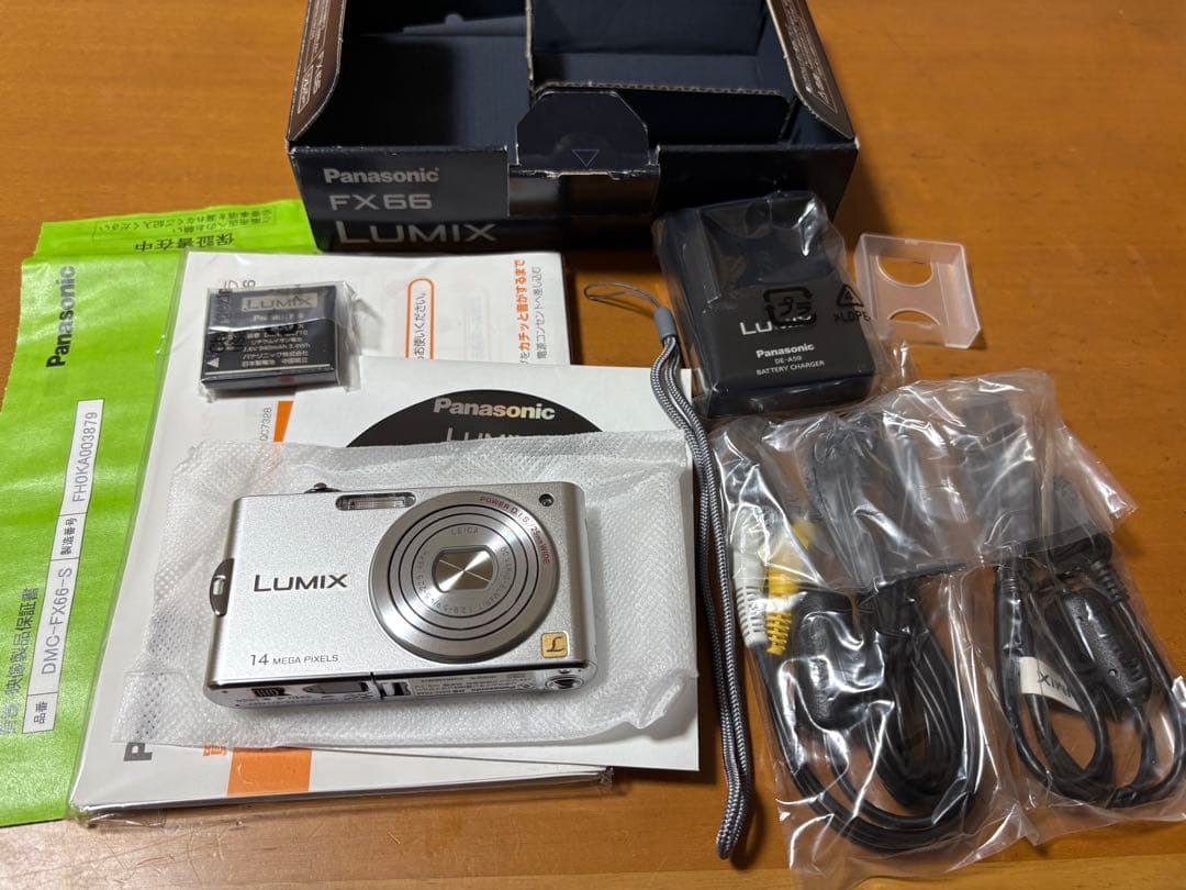 Panasonic LUMIX FX66 シルバー