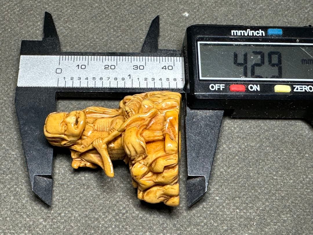 極上　根付　天然素材　アンティーク　骨董　飾り物　古美術品　 置物　細密細工