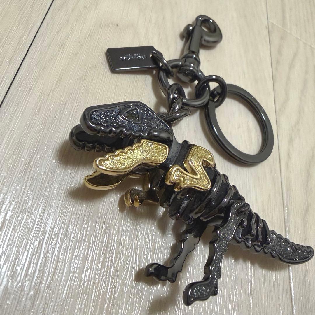 COACH コーチ レキシー 恐竜 グリッター ラメ キーホルダーバッグチャーム