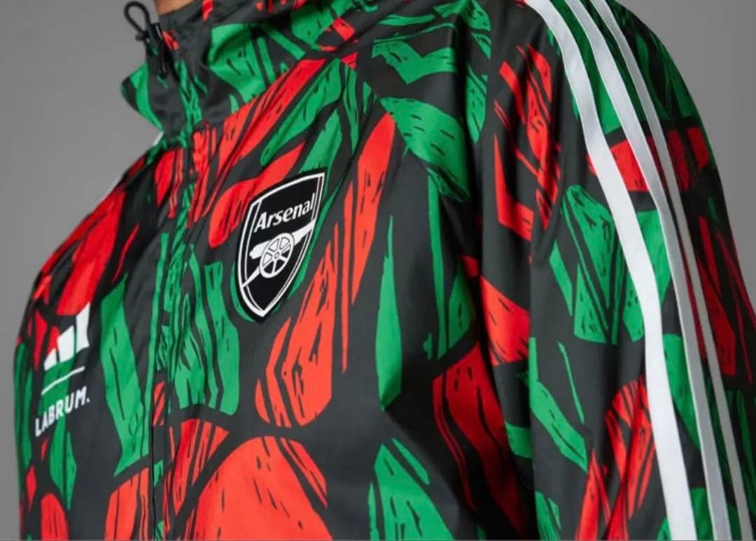 アディダス　アーセナル × LABRUM シーズナル ウインドブレーカー