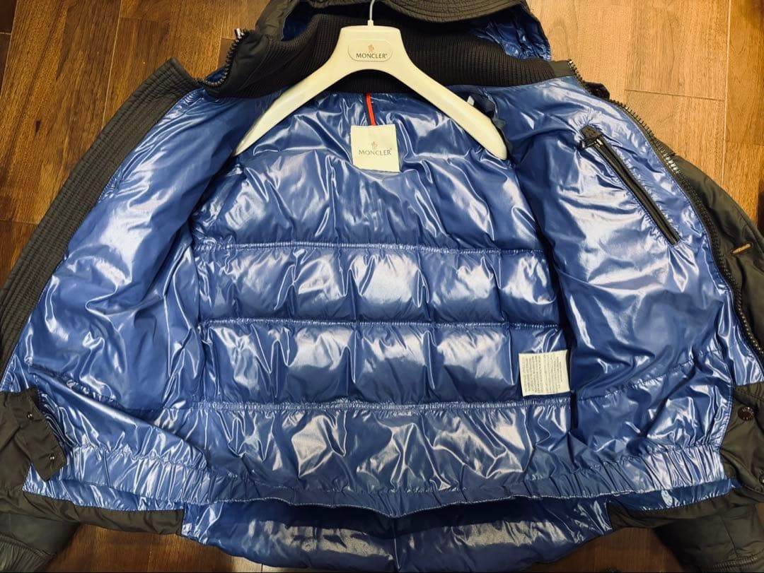【美品】MONCLER ダウンジャケット