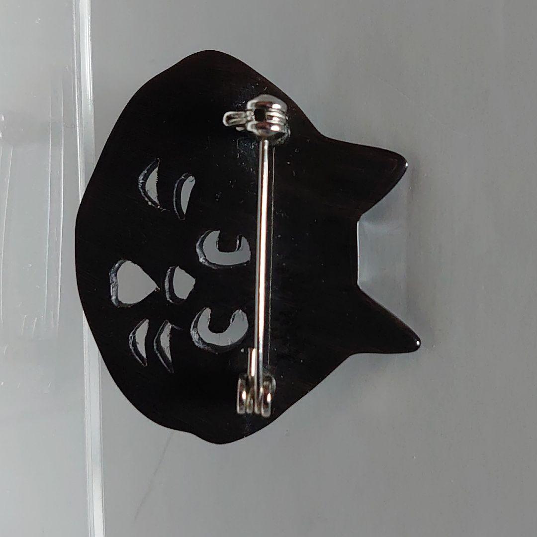 にゃーと日本のものづくり　水牛ブローチ　小