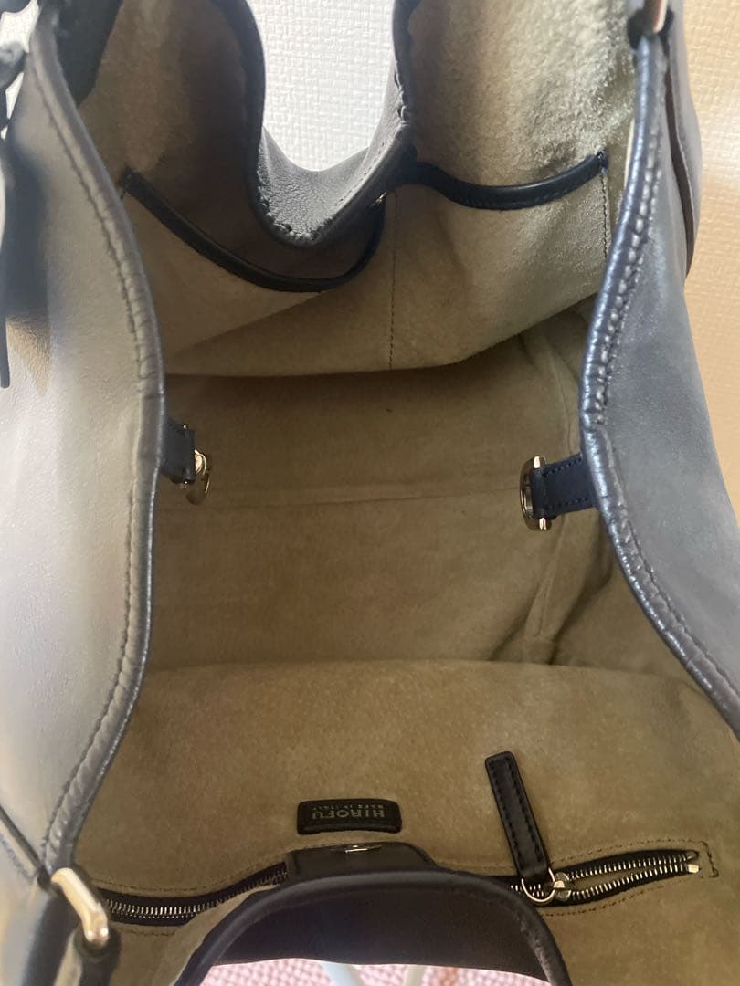 24時間以内発送　HIROFU レザーハンドバッグ　濃紺　クリーム＆保管袋付き