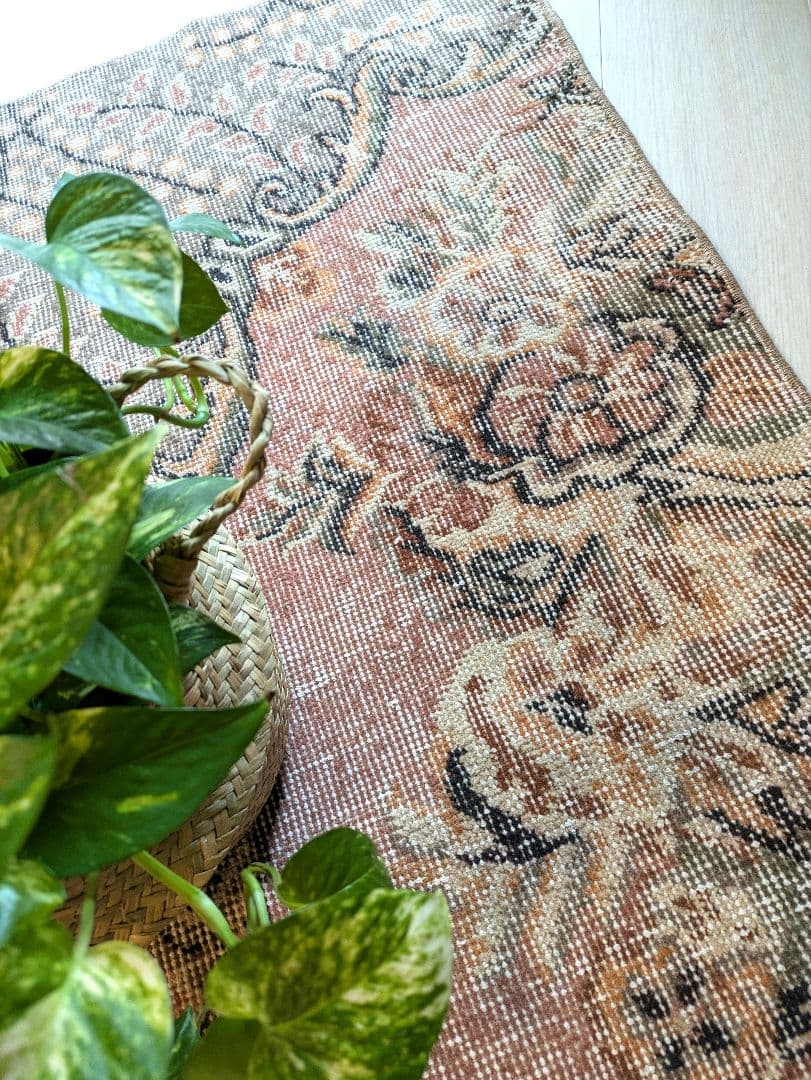 50×91 くすみサーモンピンク×くすみチャコールグレー　トルコヴィンテージラグ