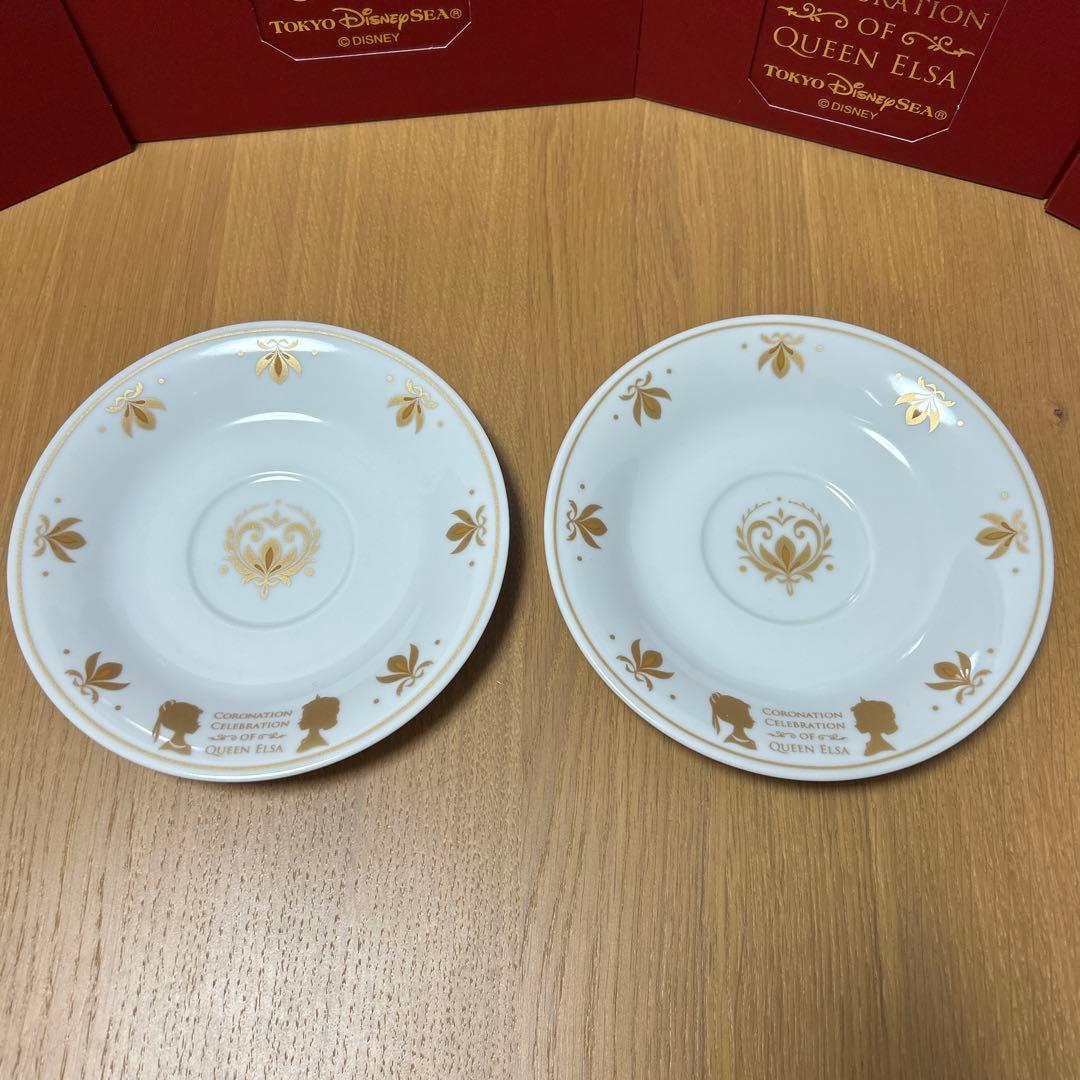 ファンタジースプリングス　エルサ　カップ・ソーサー2セット　プレート2枚