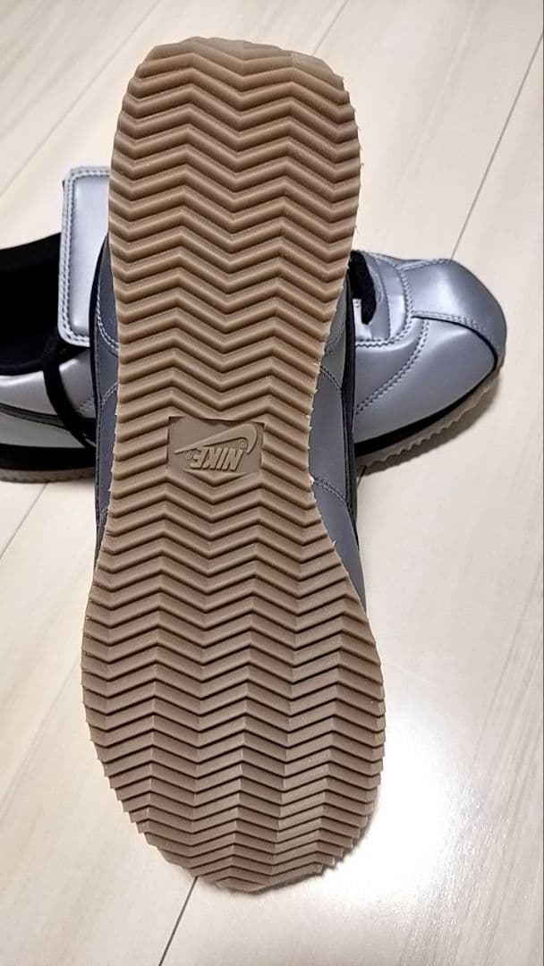 Nike シルバーシューズ 27.0cm