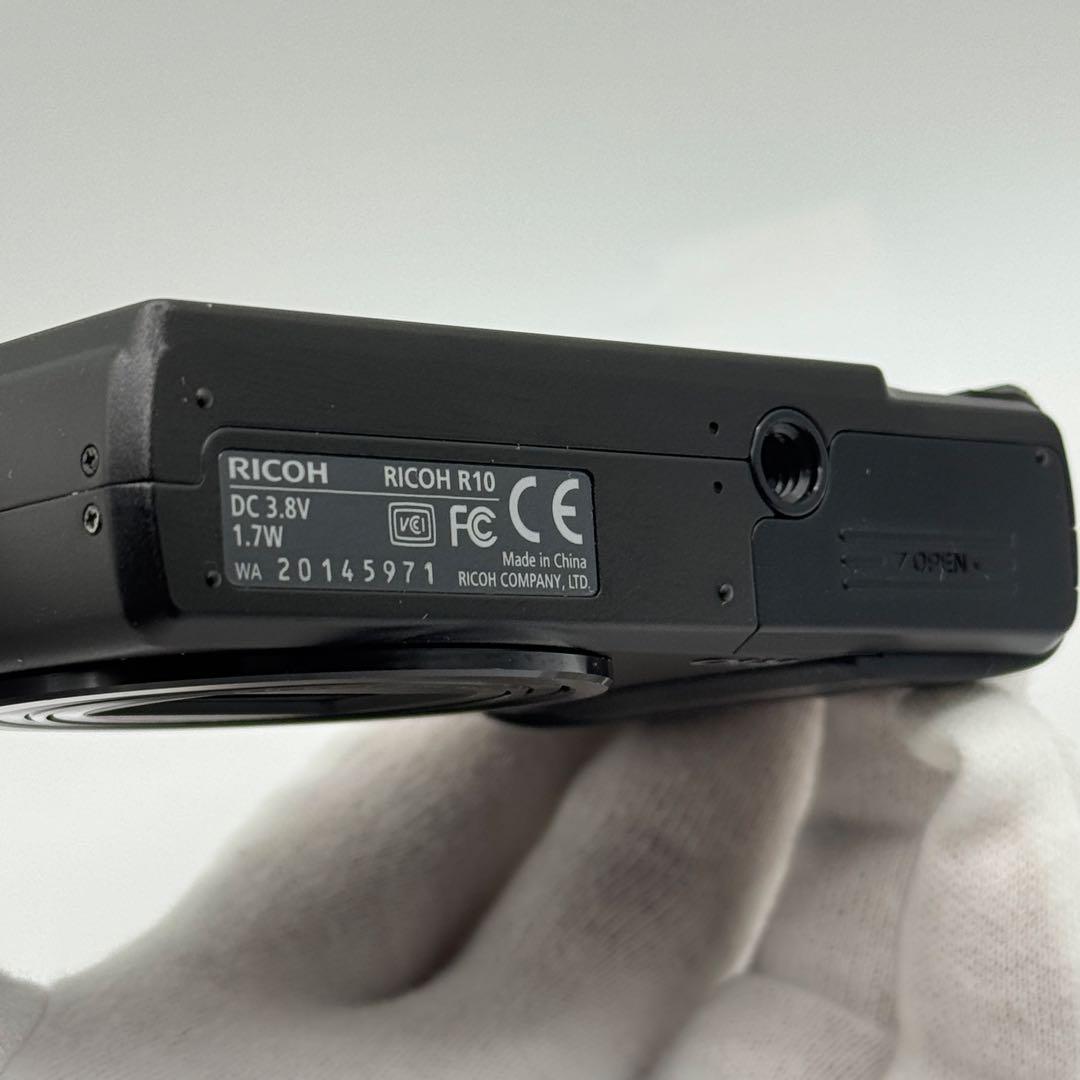 S*.様 【極美品】 【動作◎】 RICOH R10 リコー　コンデジ デジカメ