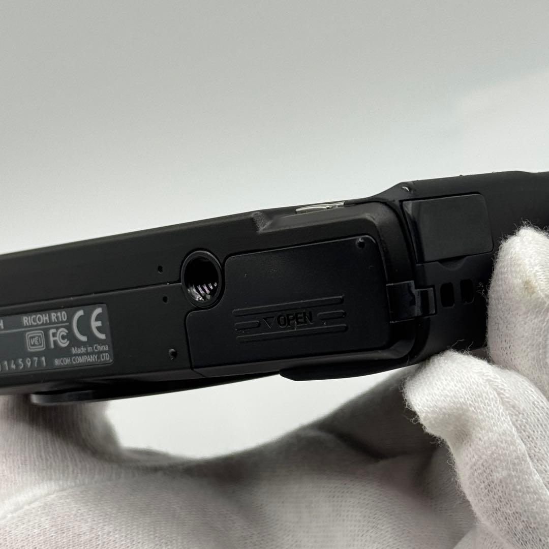 S*.様 【極美品】 【動作◎】 RICOH R10 リコー　コンデジ デジカメ
