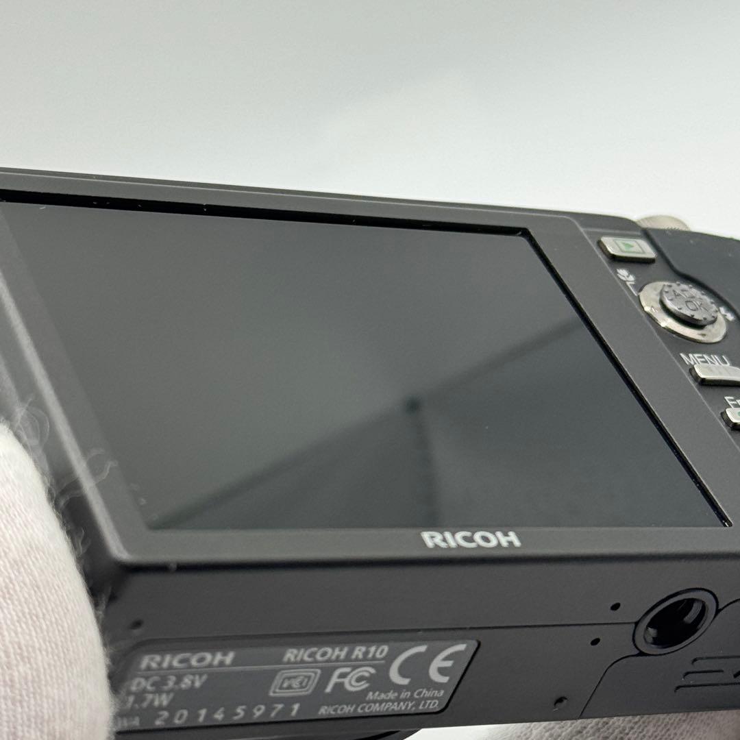 S*.様 【極美品】 【動作◎】 RICOH R10 リコー　コンデジ デジカメ