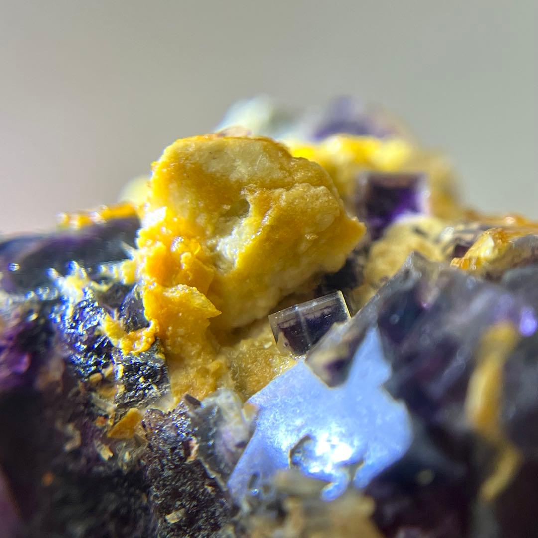 蛍光 キュービック ゾーニング フローライト カルサイト 共存 原石 鉱物