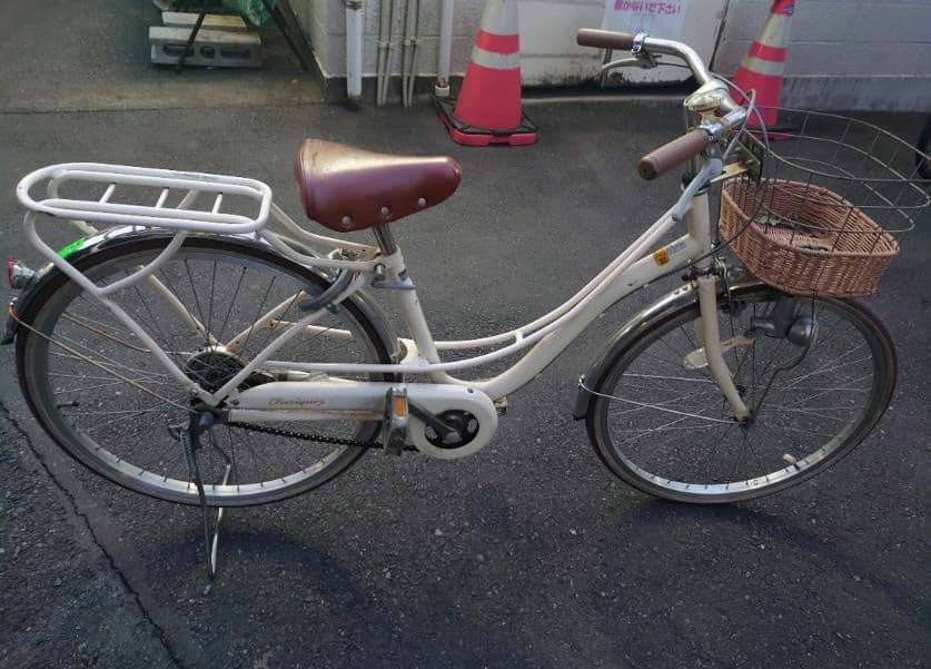 自転車 クリーム色 前カゴ付き