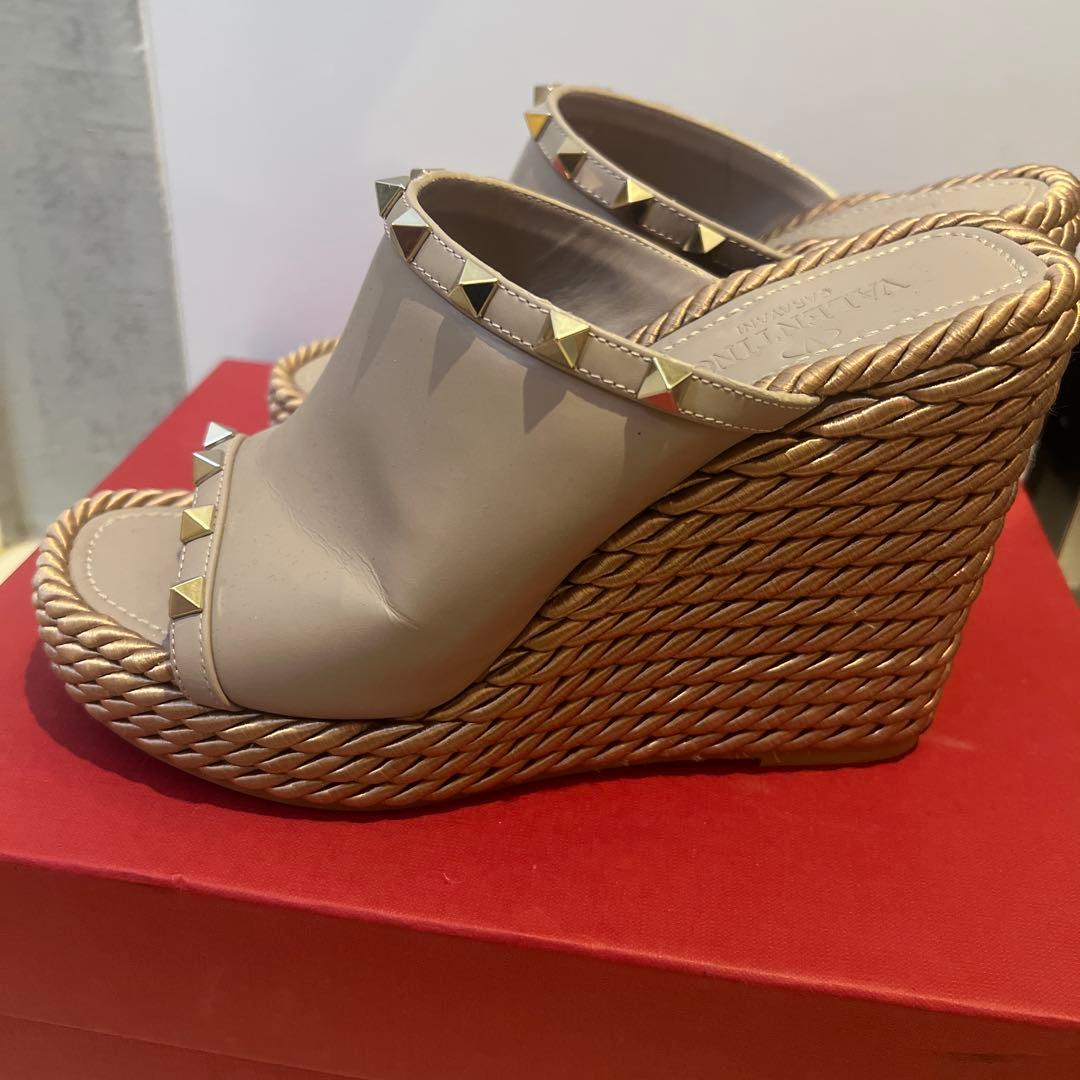 バレンティノ　ヴァレンティノ　スタッズ付きオープントゥウェッジサンダル　37