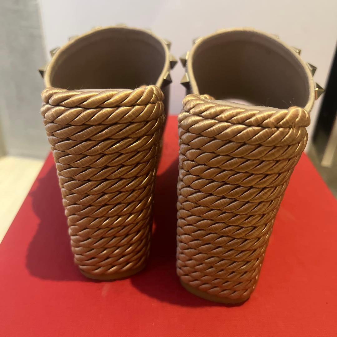 バレンティノ　ヴァレンティノ　スタッズ付きオープントゥウェッジサンダル　37